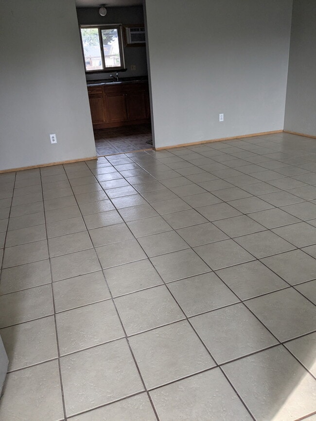 Building Photo - 1210 Voelker Ave Unit B