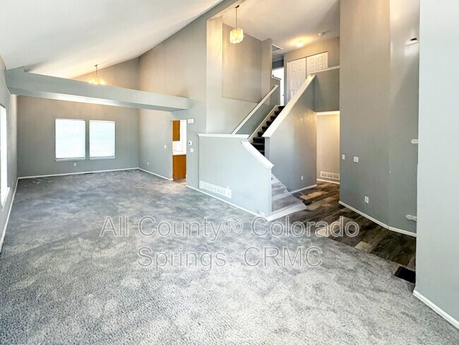 Photo - 5859 Instone Cir