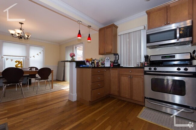 Building Photo - No Security Deposit, Heat, Hot Water Inclu... Rental