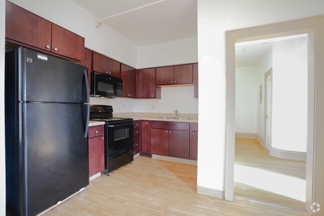 1 BDM, 1 BA - 549SF - Stradford Flats