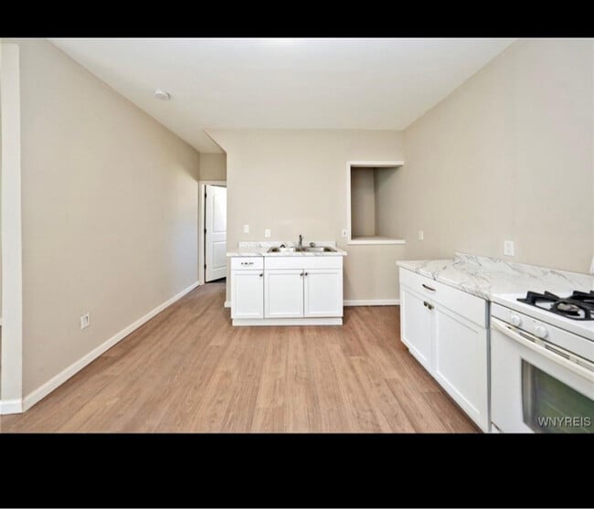 Photo - 275 Genesee St Unidad lower