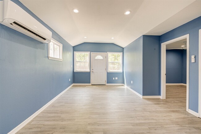 Photo - 8709 Knox St Unit B