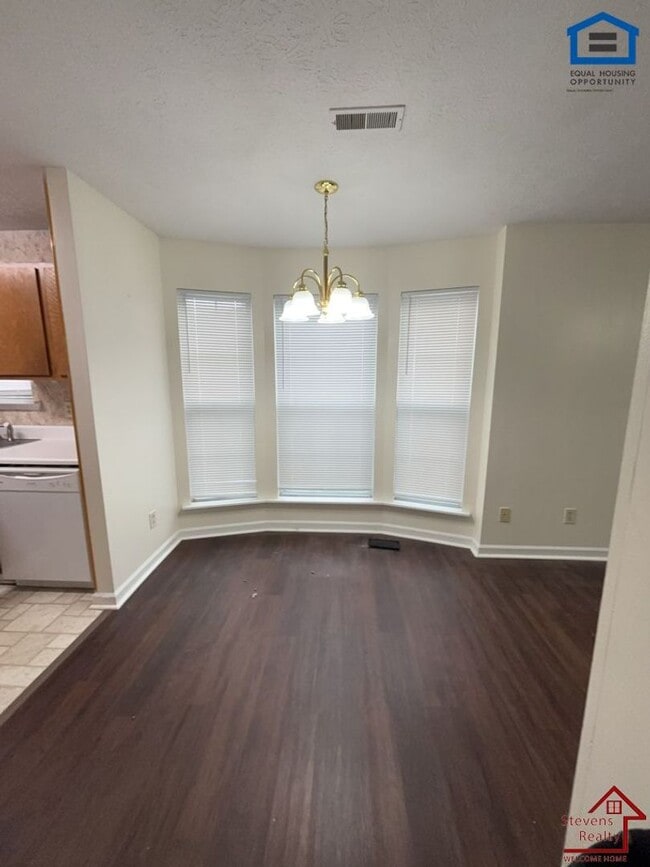 Photo - 306 Oriole Dr