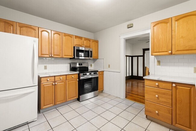 Building Photo - 133 Willow St Unit 2