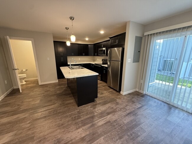 Photo - 408 Creekview Dr