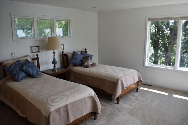 Photo - 2873 Cambridge Ln