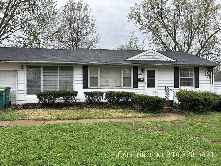 Photo - Spacious 3-Bed, 2-Bath Residence in St. Louis – Make 1200 Ashford Drive Your New Home! Section 8 Wel