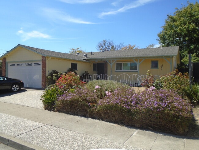 Building Photo - Nor Cal Realty Inc, 3 BD 2 BTH house with 2 car garage