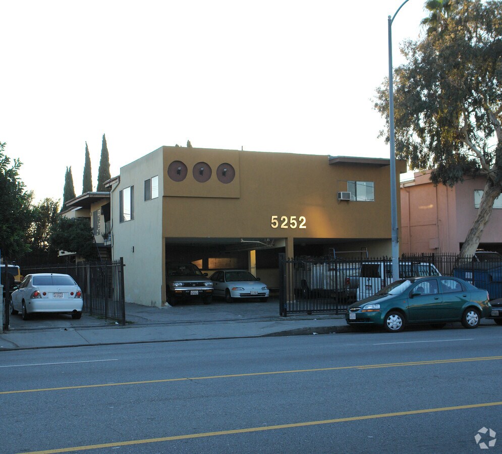 Photo - 5252 Cahuenga Blvd