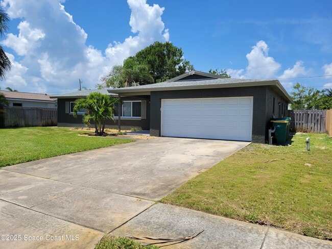 Photo - 245 Harbour Dr E