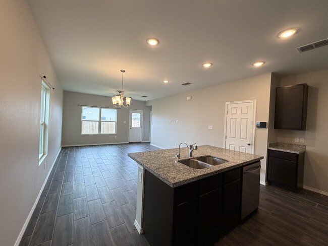 Photo - 1607 Decano Ln