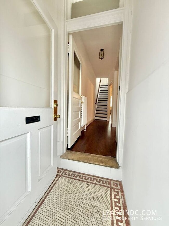 Photo - 304 16th St SE