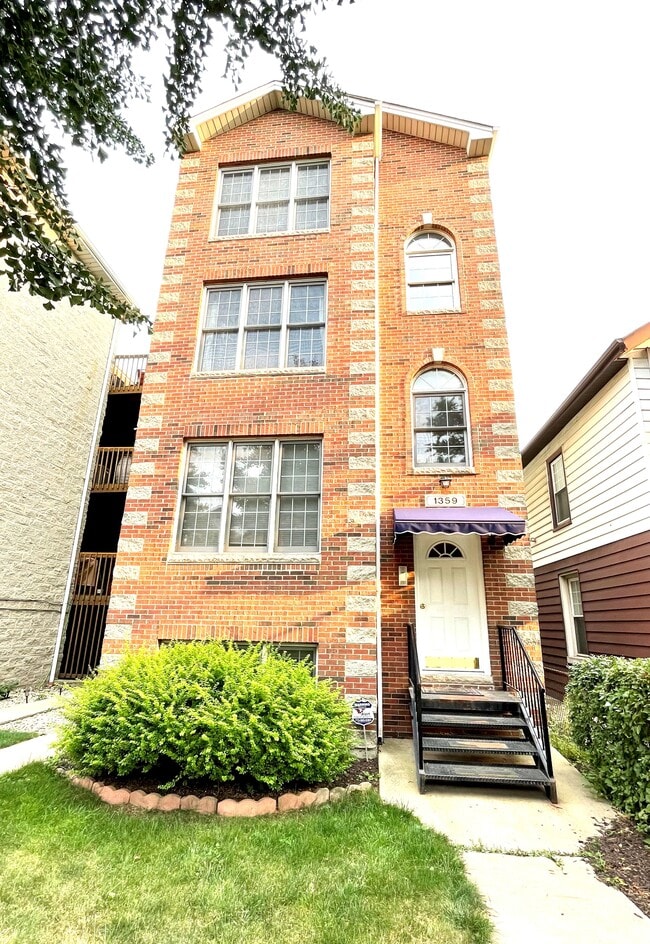 Photo - 1359 W Hubbard St Unit 3