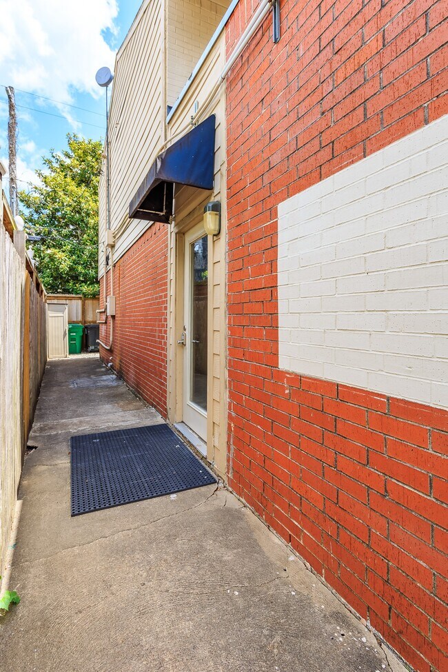 Photo - 1420 W Alabama St
