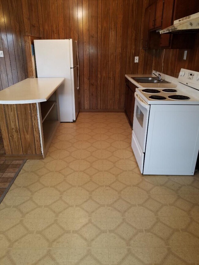 Photo - 315 Gaiety Ln