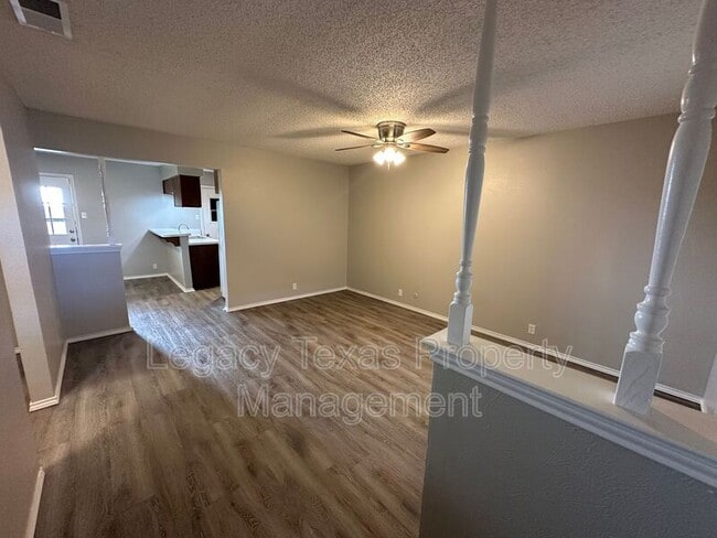 Building Photo - 1116 N Nolan River Rd Unit Apt B