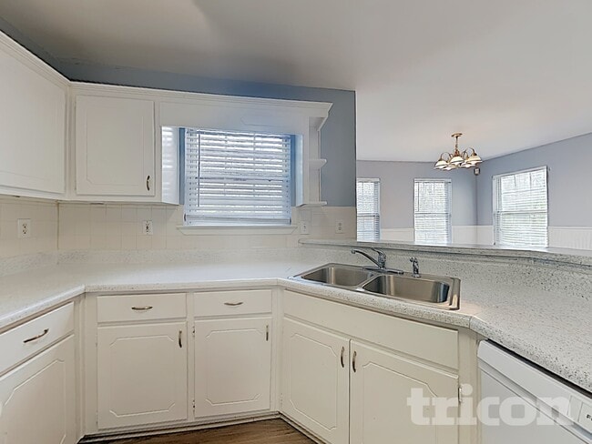 Photo - 162 Robbens Dr