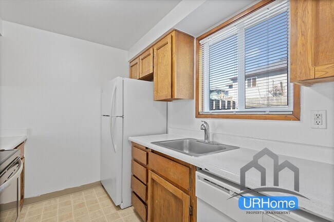 Photo - $500 1st Months rent $1649 2bd 1.5ba Beaut... Unit 2345