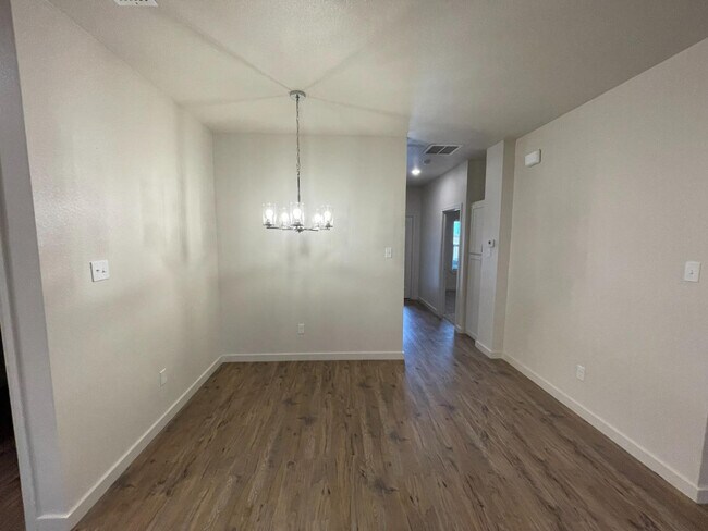 Photo - 10908 Aberdeen Ave