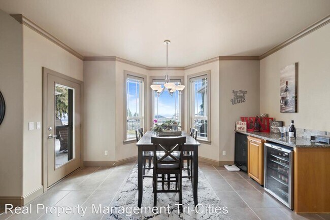 Photo - 4 br, 3 bath House - 440 Sundance Dr