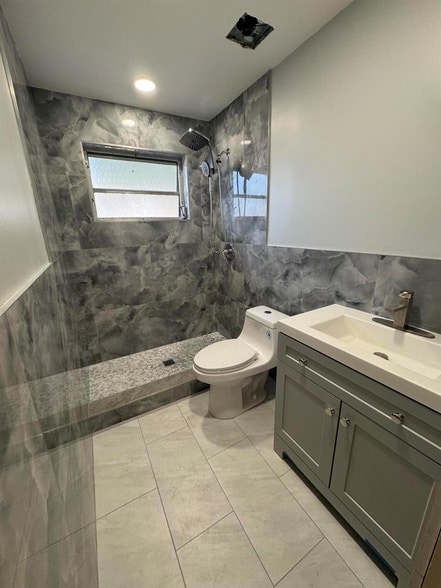 Photo - 490 W 31st St