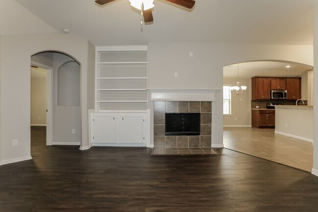Photo - 961 Doire Dr