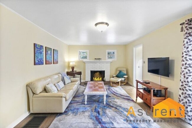 Photo - Great Unit Available Now!