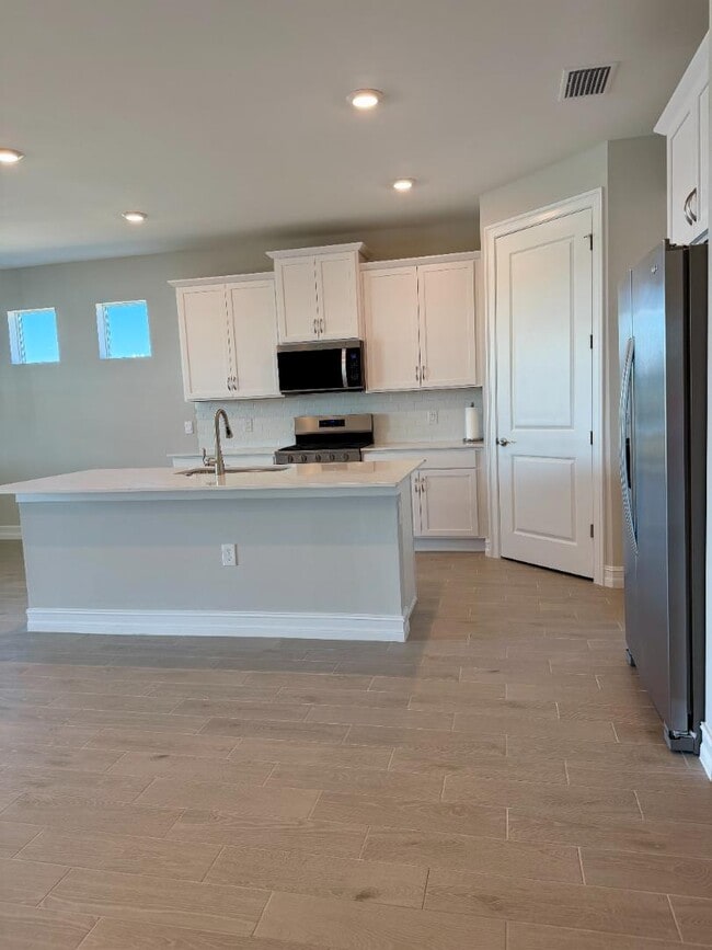 Photo - 17827 Shade Tree Loop