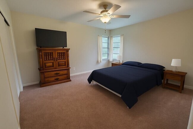 Photo - 706 Maple St