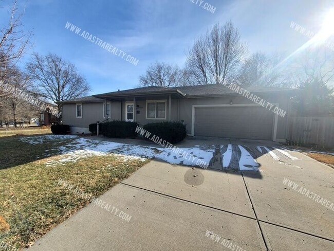 Building Photo - Beautiful Ranch Home in Shawnee-Available in SEPTEMBER!!!
