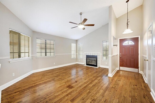 Photo - 3006 Linnet Dr