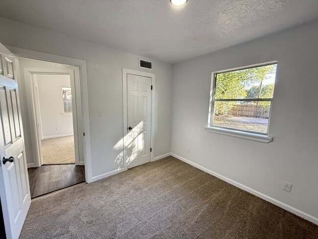 Photo - 904 W Robinson St