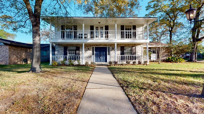 Building Photo - 347 Forest Lake Dr