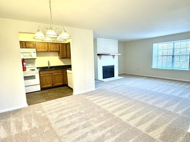 Photo - 700 Farmington Ave