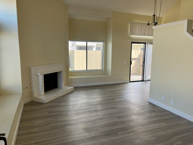 Photo - 1528 Granite Hills Dr Unidad B Rental