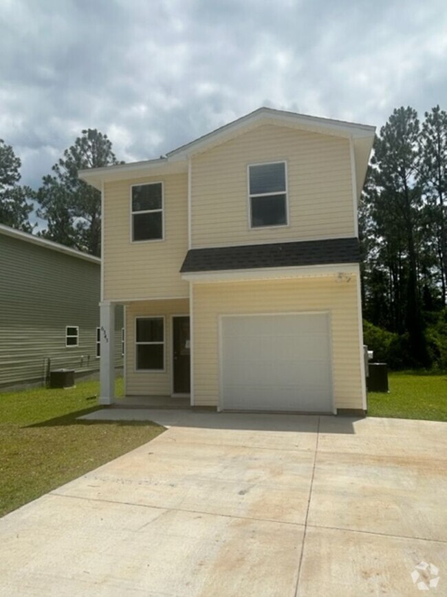 Building Photo - AVAILABLE NOW!  4 bed/2.5 bath Rental