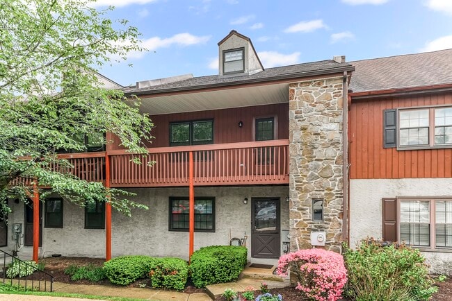 Photo - 137 Weedon Ct Townhome
