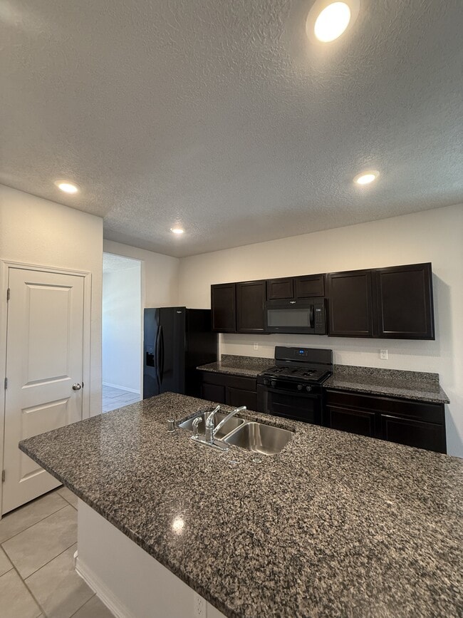 Photo - 2116 Solitaire St NE