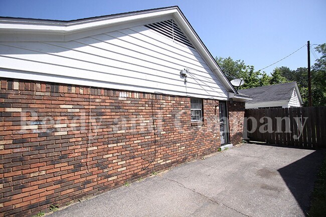 Photo - 5072 Cresser St