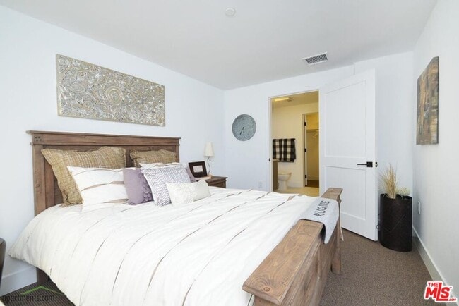 Photo - 1168 S Barrington Ave Unidad 310