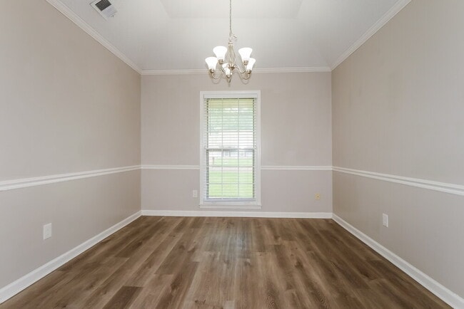 Photo - 5036 Brooksbank Cove S