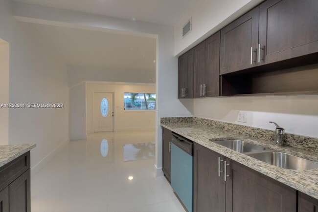 Photo - 2260 Service Rd