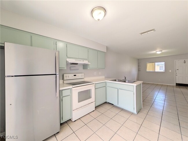 Photo - 427 NE Pine Island Ln