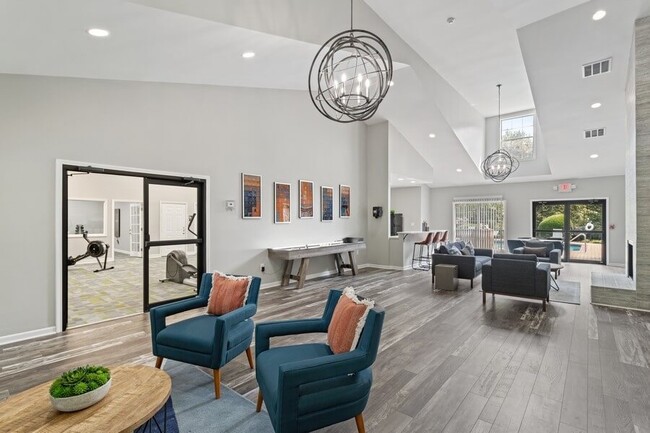Clubhouse - Corners at 1700 Apartments