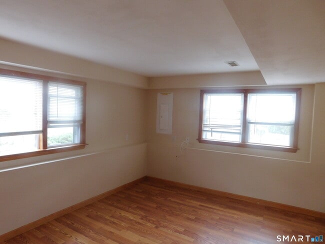 Photo - 6 Daybreak Ln