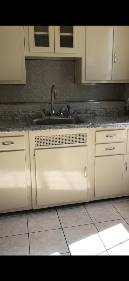 Photo - 119 Bremond St Unit First Floor