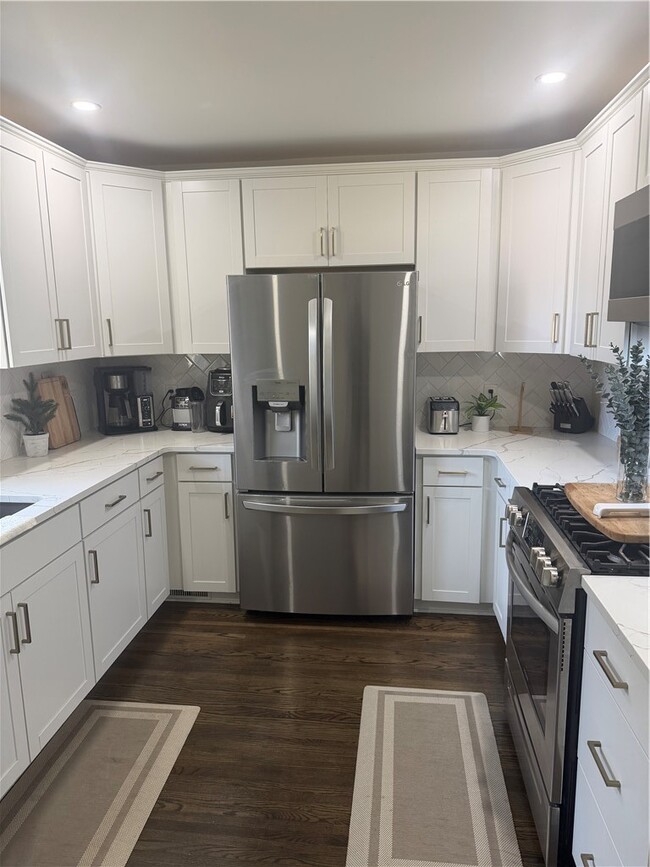 Photo - 1560 Blossom Rd