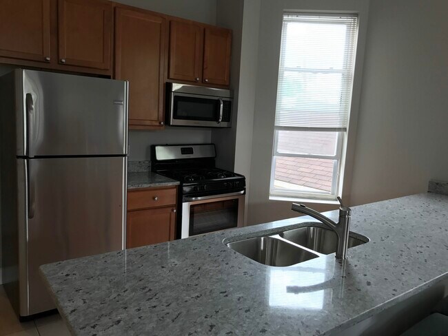 Kitchen with stainless steel appliances - 2608 W Evergreen Ave Unit 2