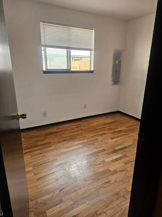 Photo - 1607 N Rd 32