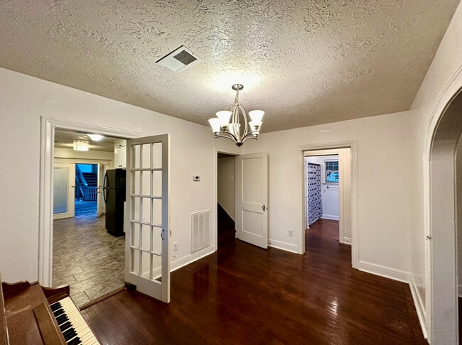 Photo - 212 W Hunnicutt Ave